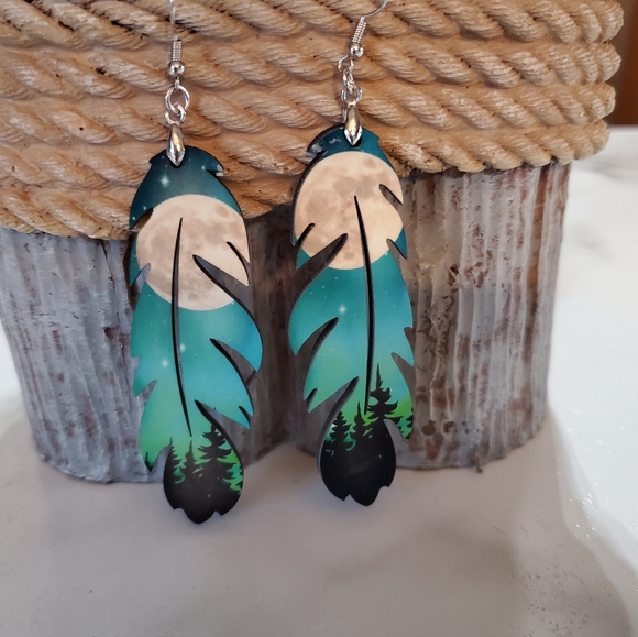Moonlight Feather Earrings - Picture 5 of 6